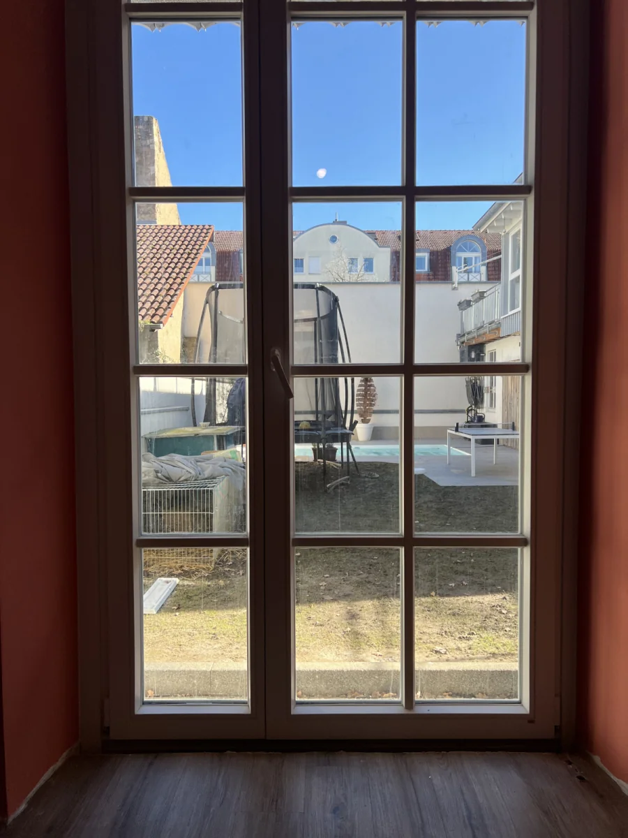 Blick in den Garten im Februar